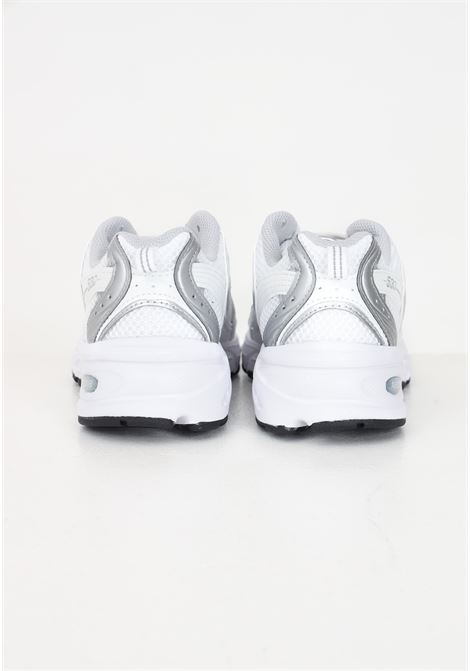 Sneakers 530 bianche e argento per uomo e donna NEW BALANCE | MR530EMA.